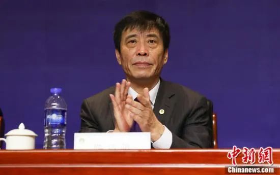叶辰看着她微微一笑，开口道：詹小姐快请进吧，大鹅已经炖的差不多了。